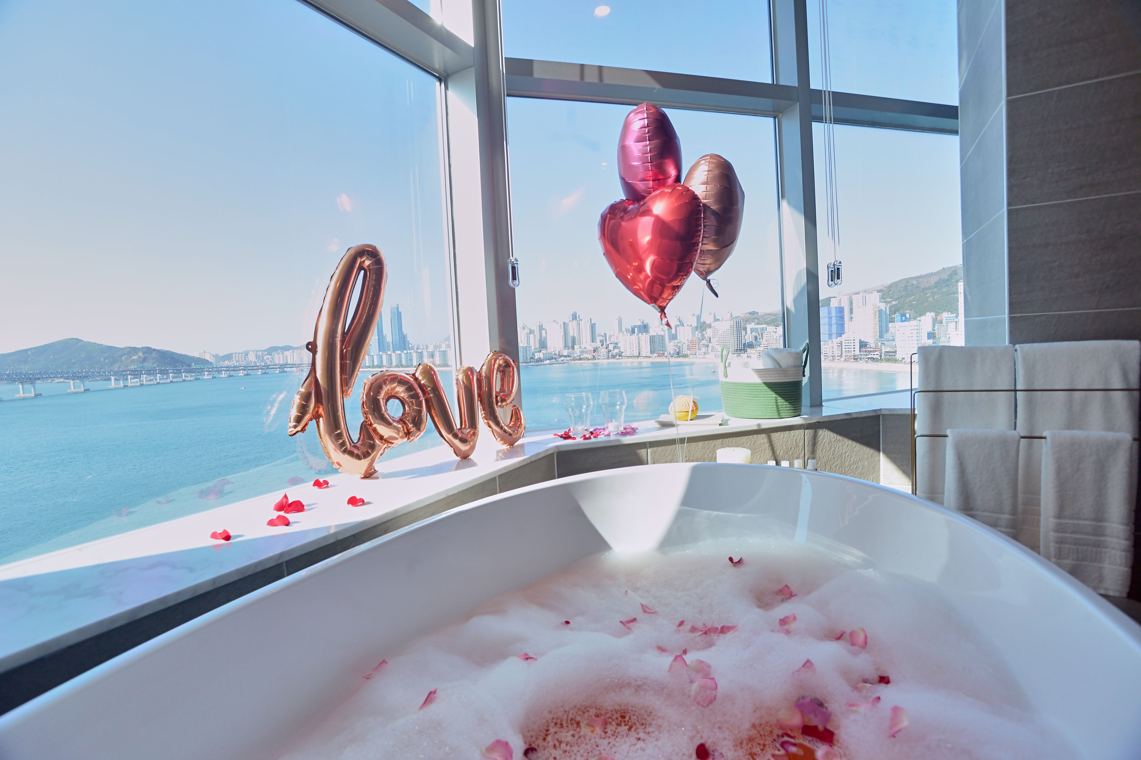 deep-soaking bathtub