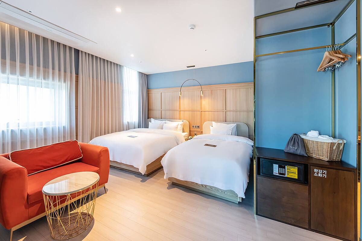 Twin Terrace Room-Breakfast Included,Unlimted Starbucks Coffee Bean,OTT Available,15PM CI / 13PM CO | Premium bedding, down comforters, in-room safe, desk