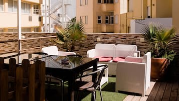 Standard Twin Room | Terrace/patio