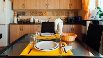 Full-sized fridge, microwave, stovetop, griddle