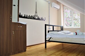 Iron/ironing board, free WiFi, bed sheets - Hi Hostel (Tbilisi)