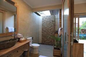 Vila, 6 quartos | Banheiro | Chuveiro, ducha de hidromassagem, produtos de toalete grátis