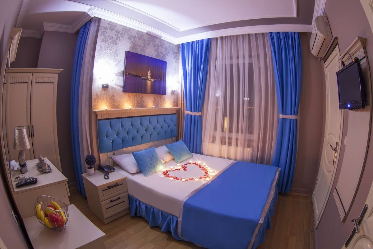 In-room safe, free WiFi, bed sheets