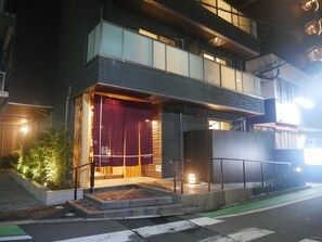 Front of property – evening/night - Apartment Hotel Tenjin Tumugu (Fukuoka)