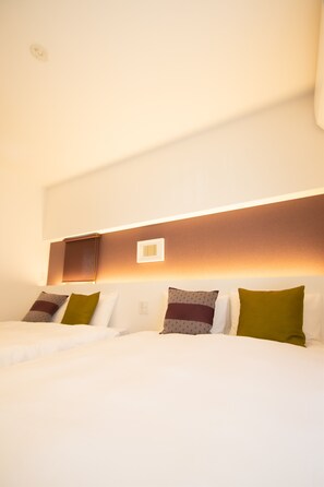 Laptop workspace, soundproofing, free WiFi, bed sheets - Apartment Hotel Tenjin Tumugu (Fukuoka)