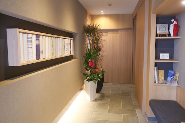 Reception - Apartment Hotel Tenjin Tumugu (Fukuoka)