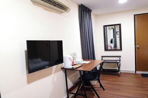Family Room for 4 | 1 bedroom, desk, blackout drapes, iron/ironing board