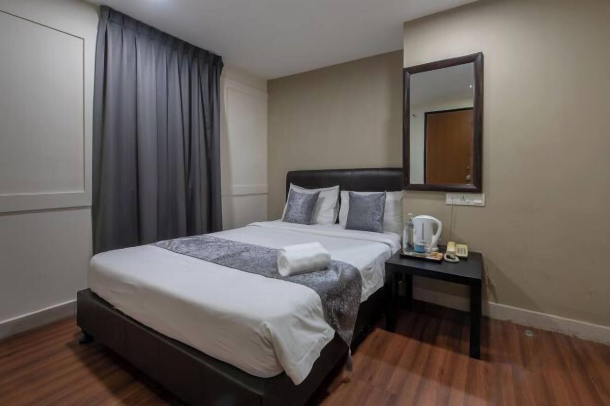 Desk, blackout drapes, iron/ironing board, free WiFi