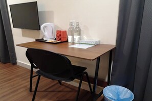 Quarto família | 1 quarto, escrivaninha, cortinas blackout, ferros/tábuas de passar roupa