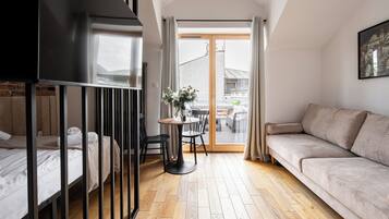 Top Romantic Room | خزنة داخل الغرفة وتجهيزات عازلة للصوت وأسرّة أطفال/رضّع (مجانًا)