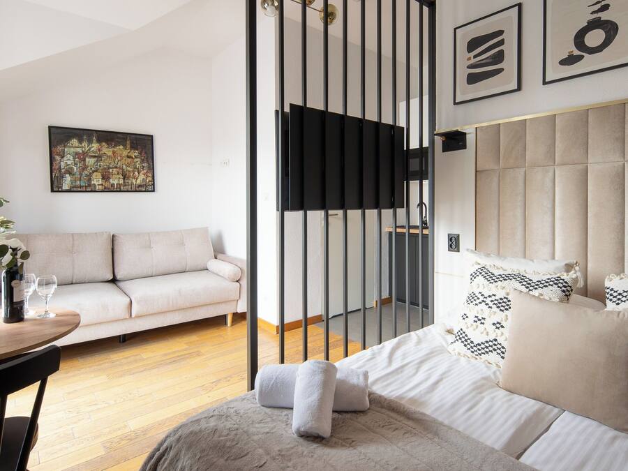 Caja de seguridad en la habitación y sistema de insonorización