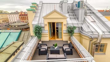 Top Romantic Room | In-room safe, soundproofing, free cribs/infant beds, free WiFi