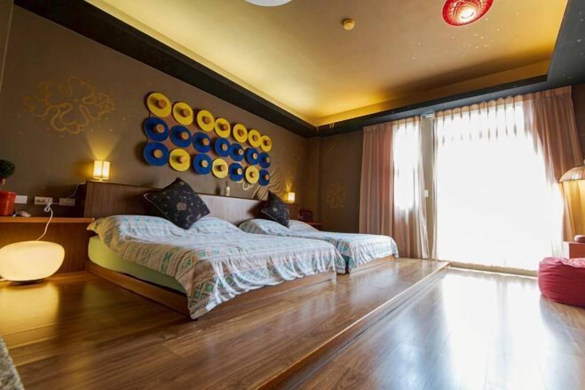 Con stile personalizzato, con arredamento individuale, una scrivania