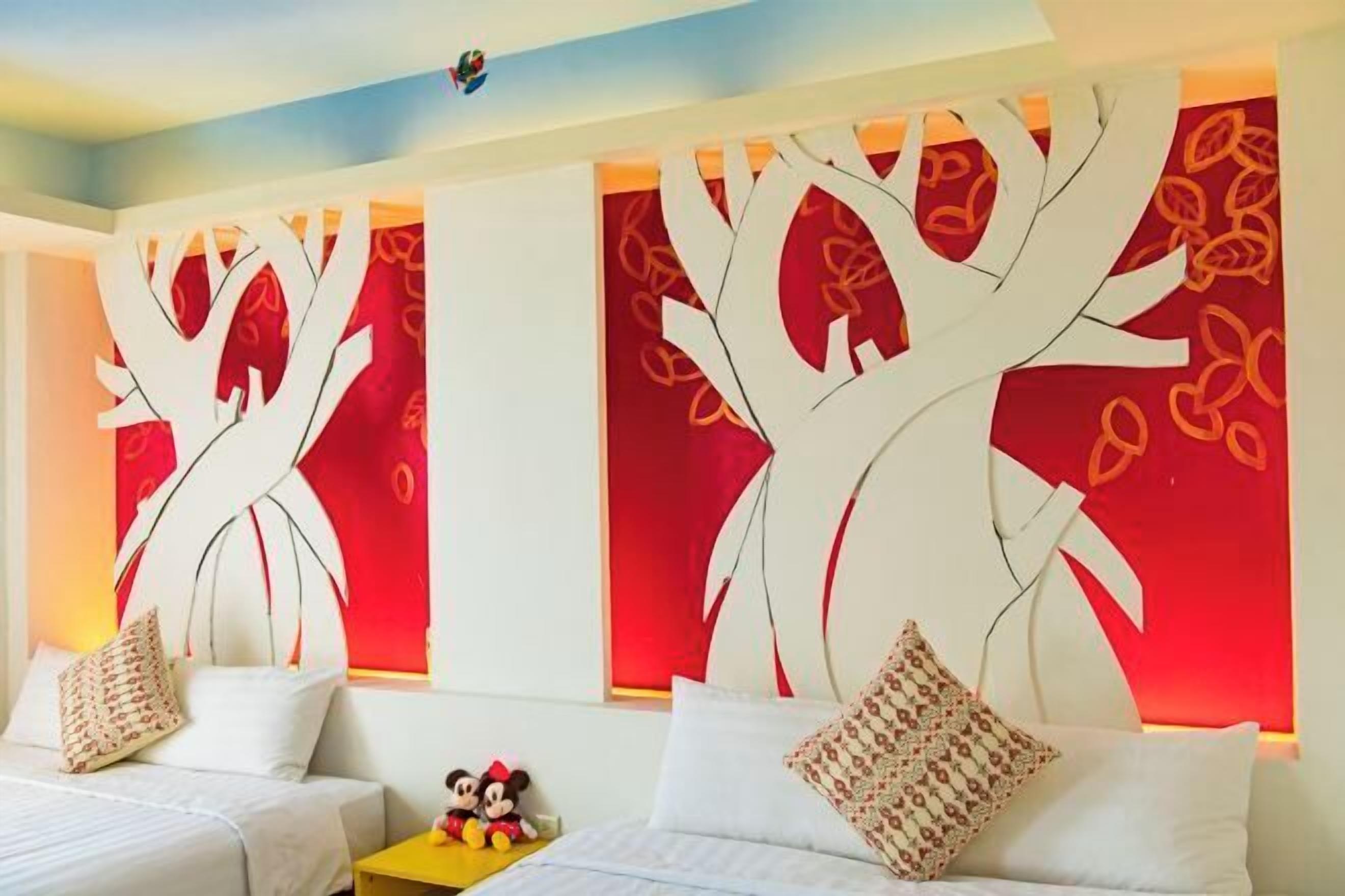 Decoración individual, mobiliario individual, escritorio y wifi gratis