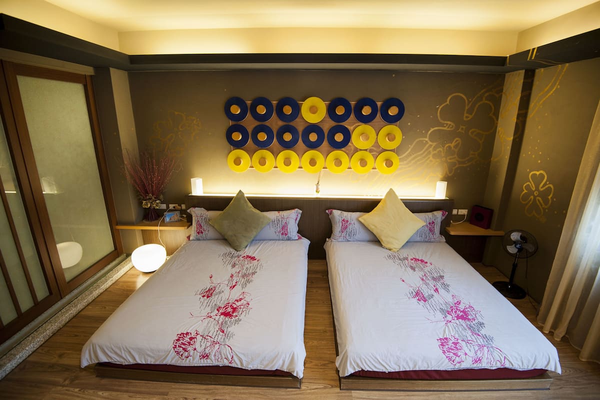 Quadruple Room | Desk, free WiFi, individually decorated, individually furnished