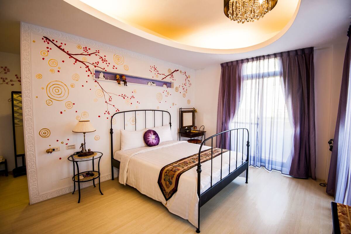 Double Room | Desk, free WiFi, individually decorated, individually furnished
