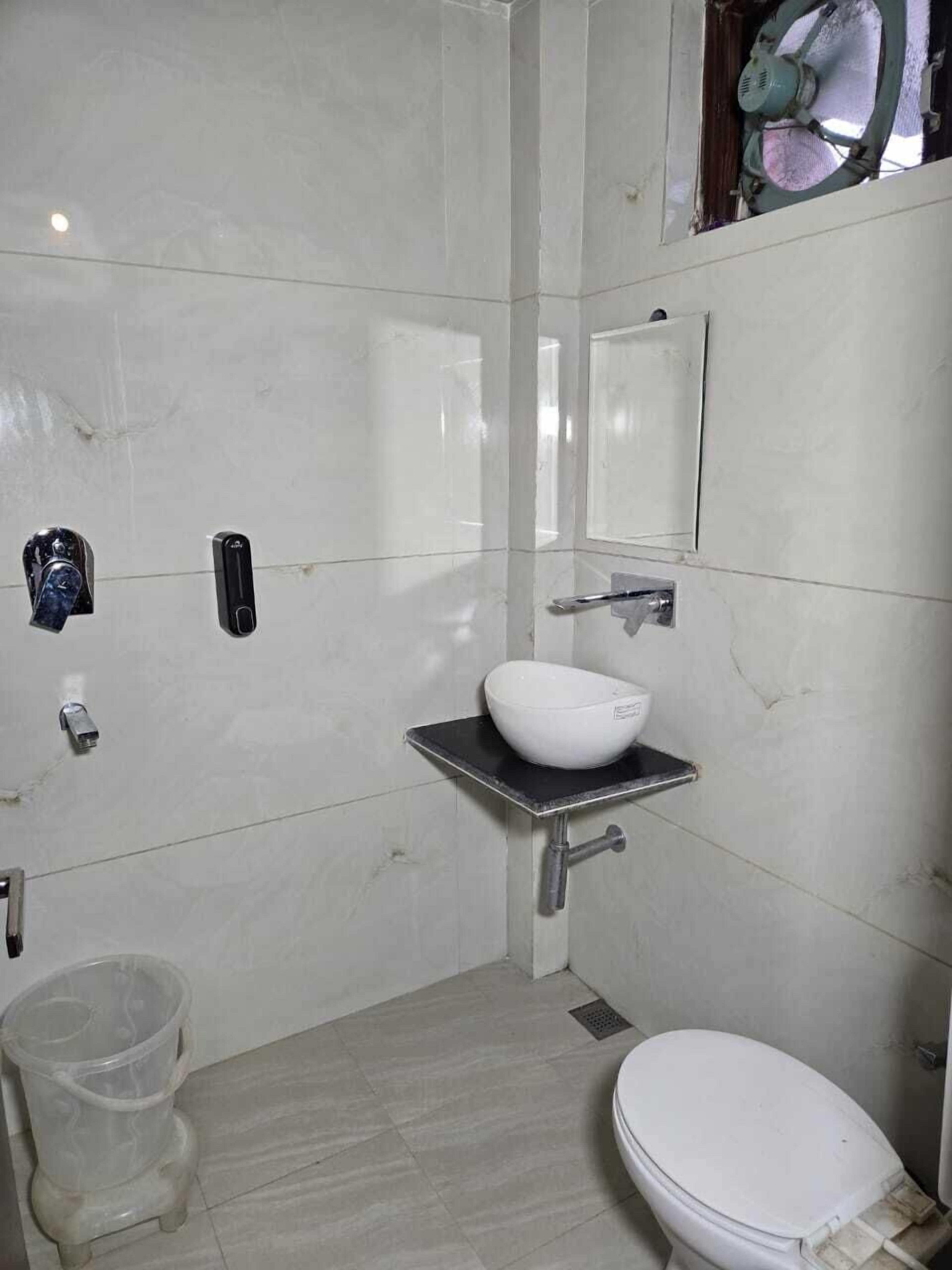 Super Deluxe Room | Bathroom | Shower, free toiletries, towels