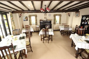 Free daily English breakfast