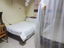 Twin Room | Premium bedding, desk, free cribs/infant beds, free WiFi
