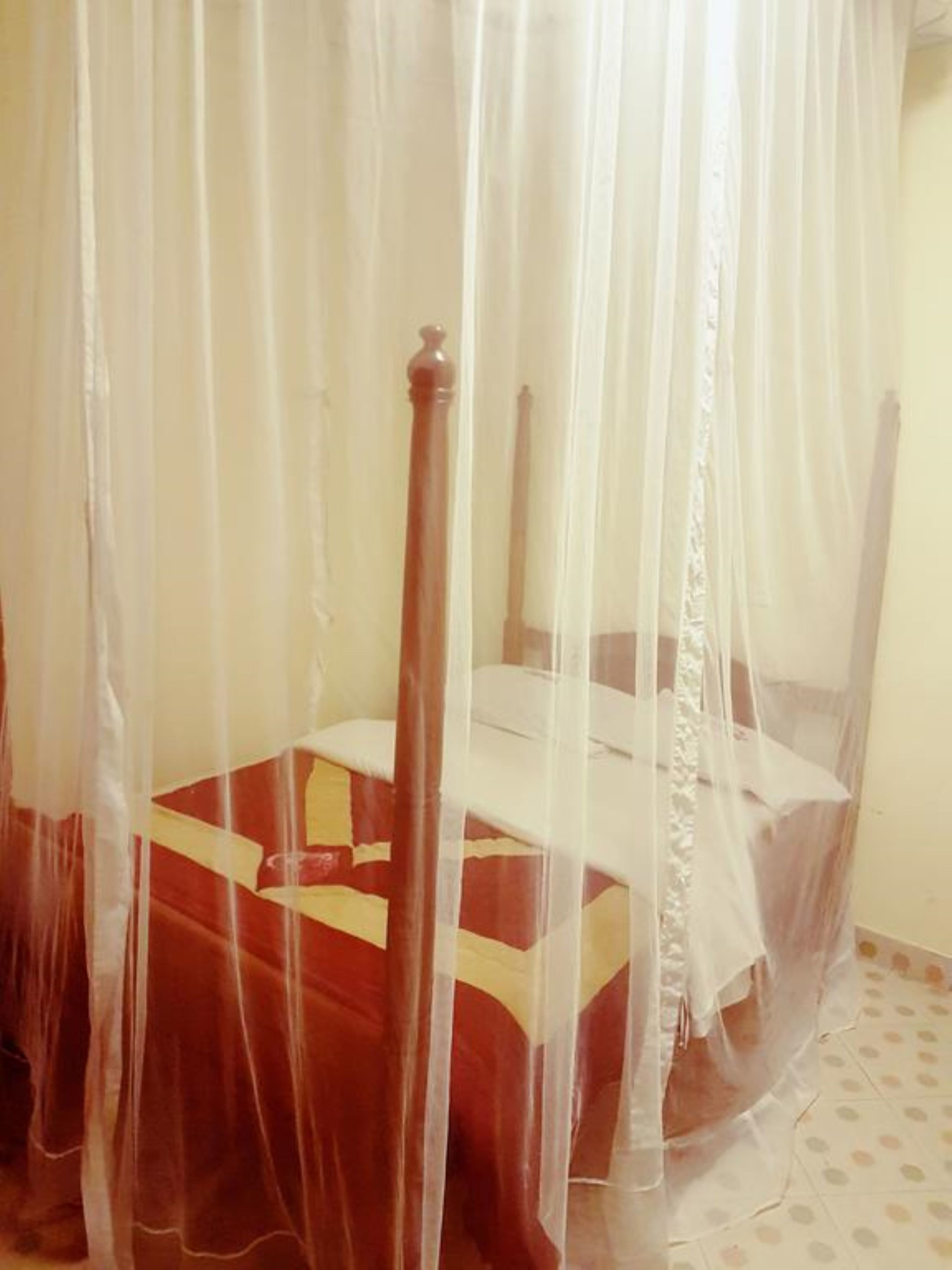 Luxe beddengoed, een bureau, gratis babybedden, gratis wifi