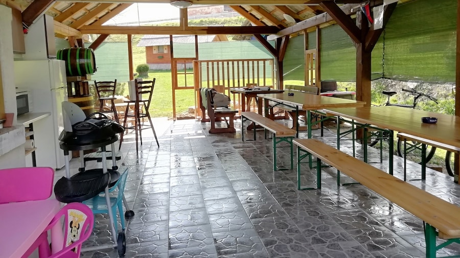 Apartmaji bungalovi i sotorisce Silva