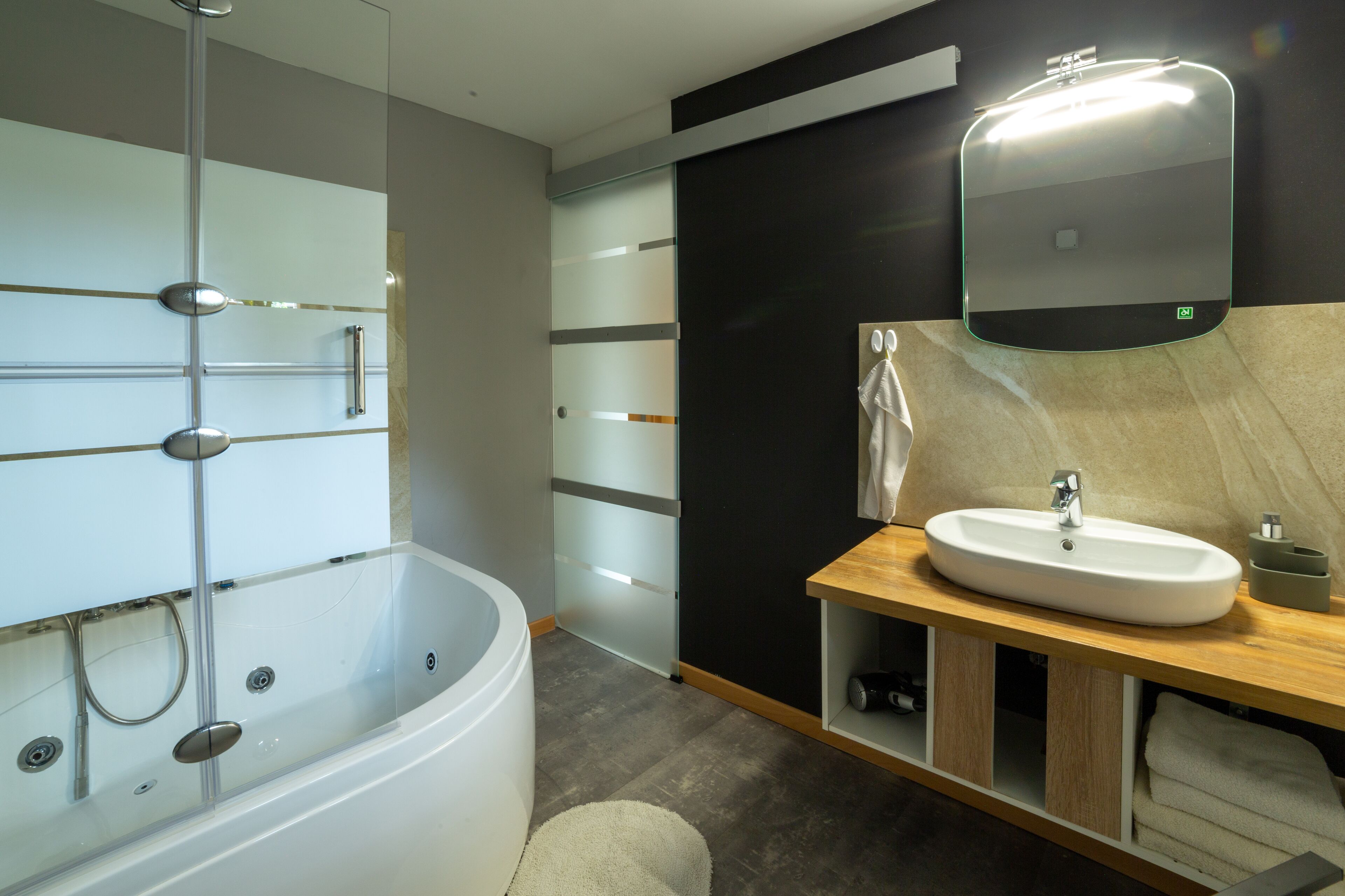 Deluxe Double Room | Bathroom
