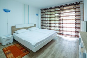 Studio (Room 5) | Individuelt dekorert, individuelt innredet og blendingsgardiner