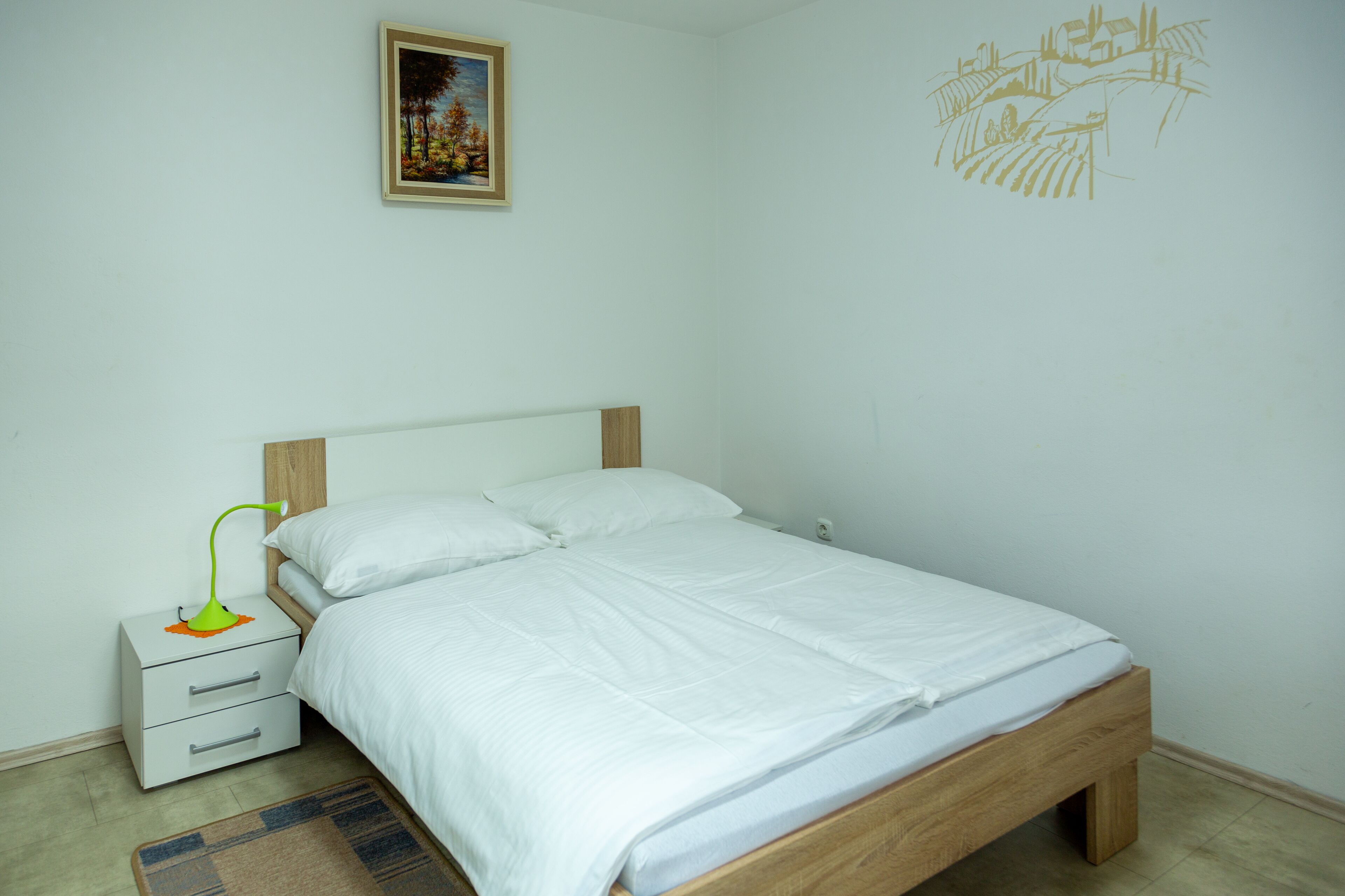 Room (4) | Individually decorated, individually furnished, blackout curtains