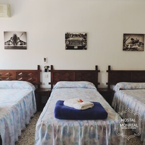 Individually decorated, individually furnished, blackout curtains - Hostal Monreal (San Juan de Alicante)
