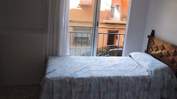 Basic Double Room Single Use, 1 Twin Bed | Individually decorated, individually furnished, blackout drapes