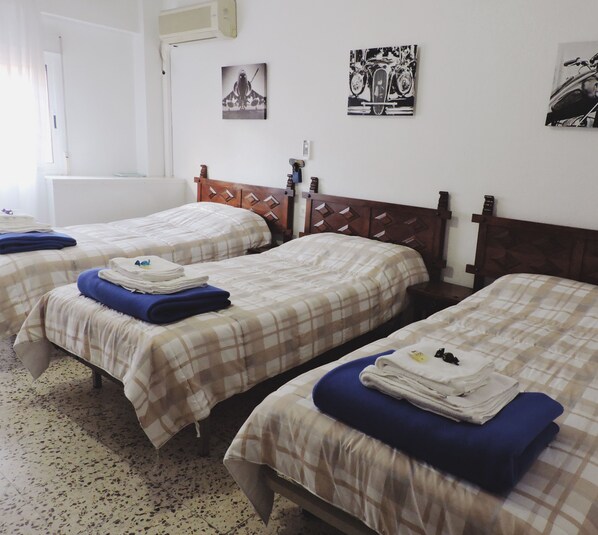 Decoración personalizada, muebles diferentes y cortinas blackout 