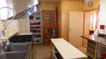 Chalet, plusieurs lits | Cuisine privée