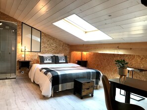 Standard Double Room | Free cots/infant beds, free WiFi, individually decorated - Hostellerie des Bichonnières (Amberieux-en-Dombes)