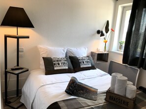 Comfort Double Room | Free cots/infant beds, free WiFi, individually decorated - Hostellerie des Bichonnières (Amberieux-en-Dombes)