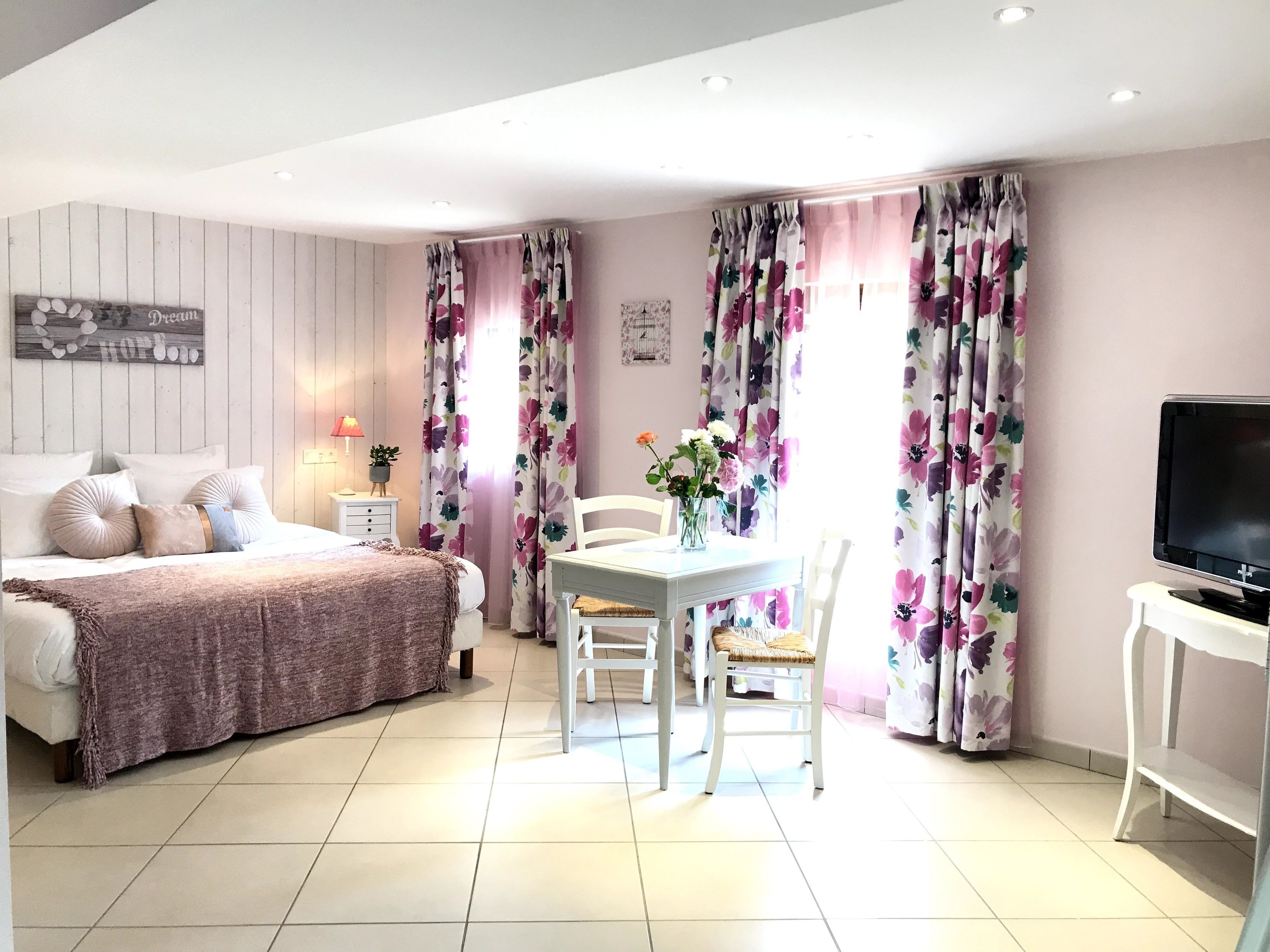 deluxe double room | 1 bedroom, individually decorated, individually furnished