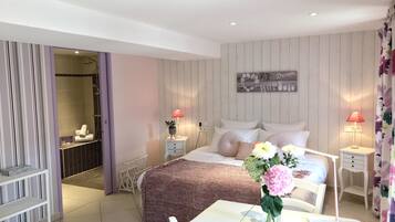 Chambre Double Deluxe | Décoration personnalisée, ameublement personnalisé, lits bébé (gratuits)