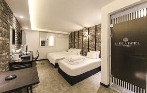 スーペリア ルーム | 客室ごとに異なる装飾、客室ごとに異なるインテリア、ノートパソコン用作業スペース、防音設備