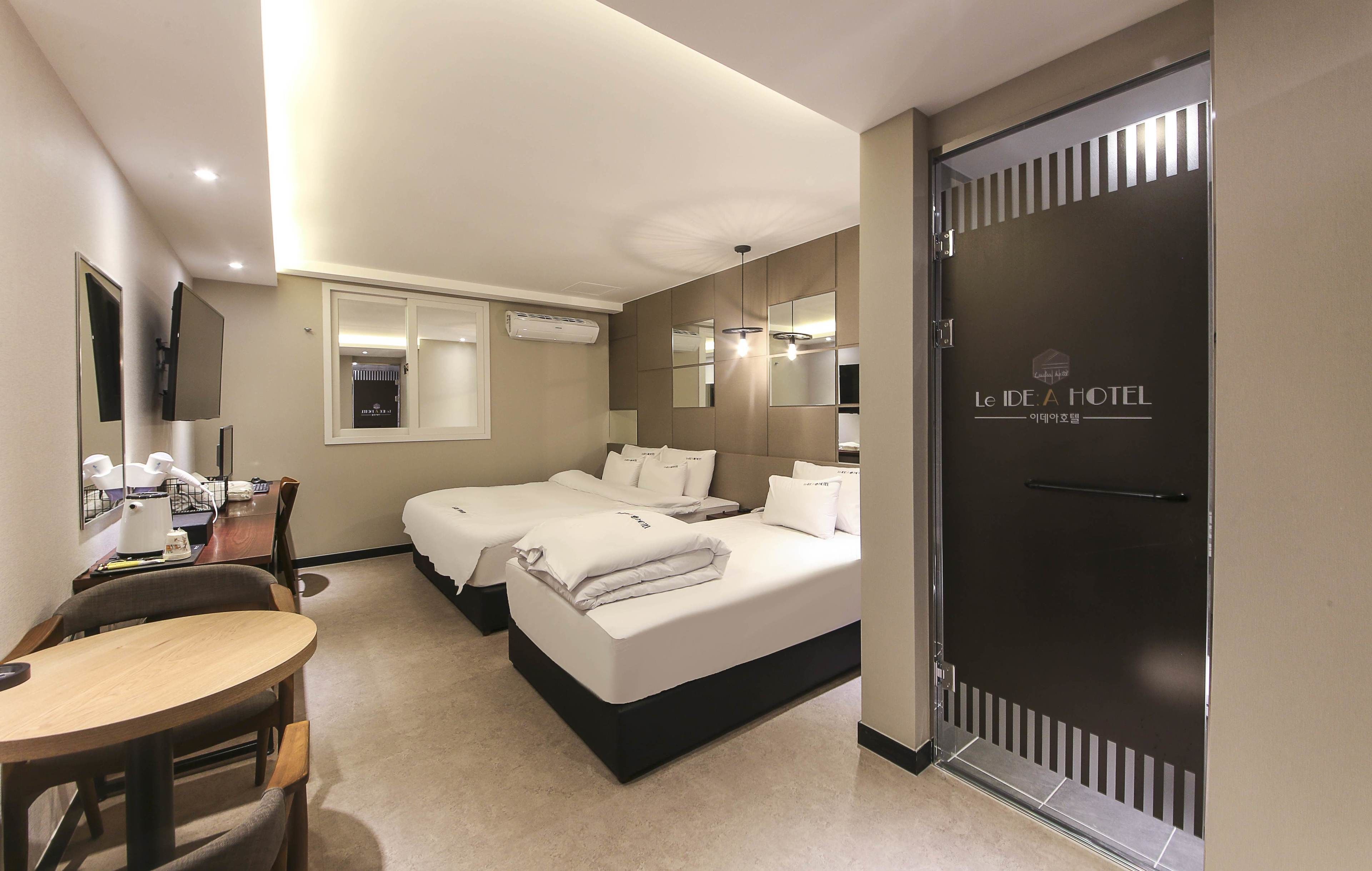 Superior Room | Individually decorated, individually furnished, laptop workspace