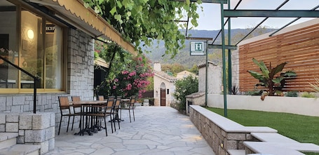 Exterior. Hôtel La Vigneraie