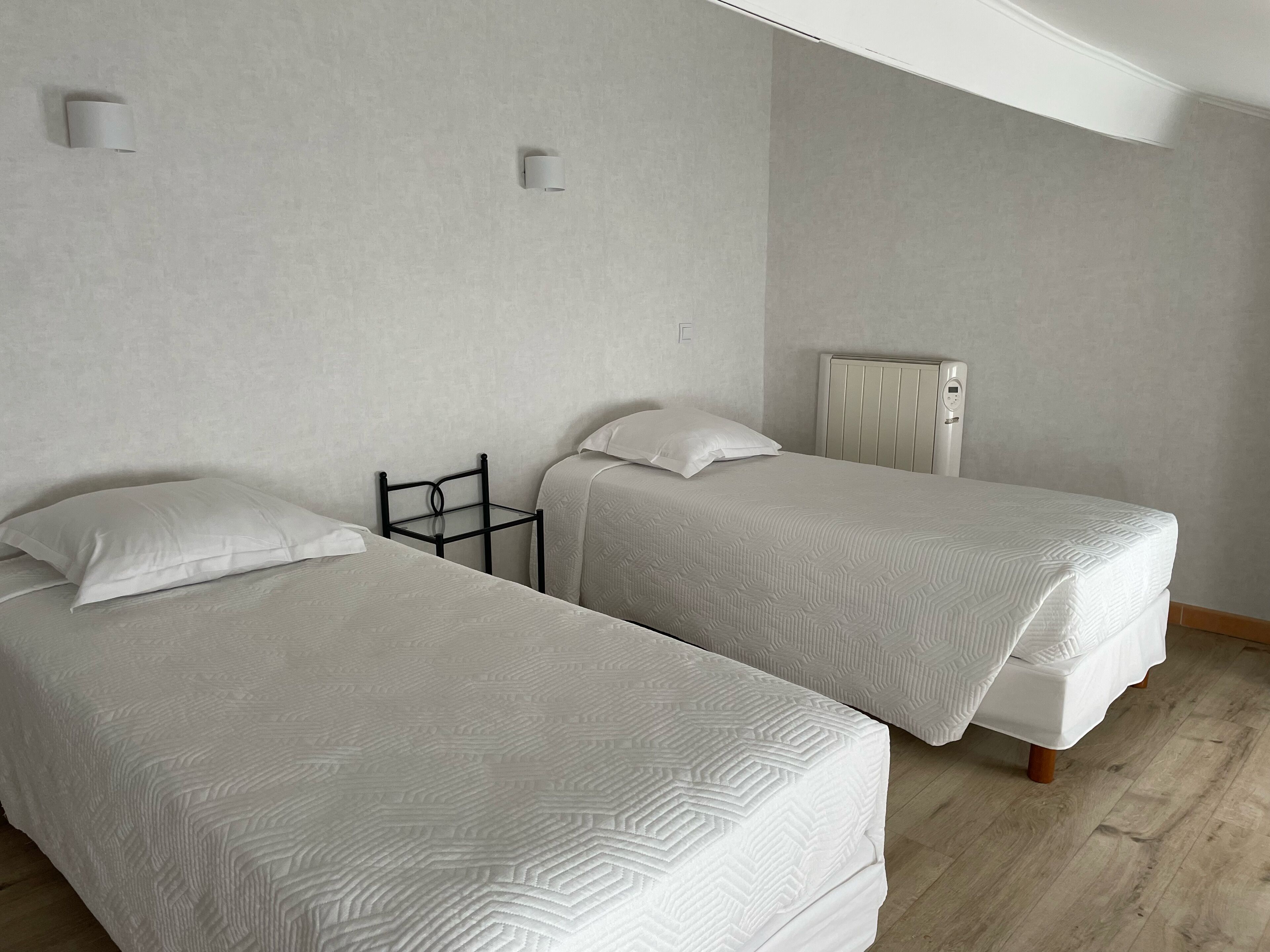 family room, balcony | desk, free wifi, bed sheets