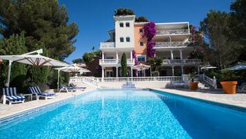 Seasonal outdoor pool, open 8:00 AM to 8:00 PM, pool umbrellas