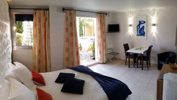 Comfort Studio, Terrace, Pool View (Matisse) | Premium bedding, pillow-top beds, in-room safe, individually decorated