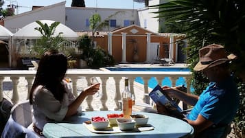 Chambre Confort, terrasse, vue piscine (Fragonard) | Terrasse/Patio