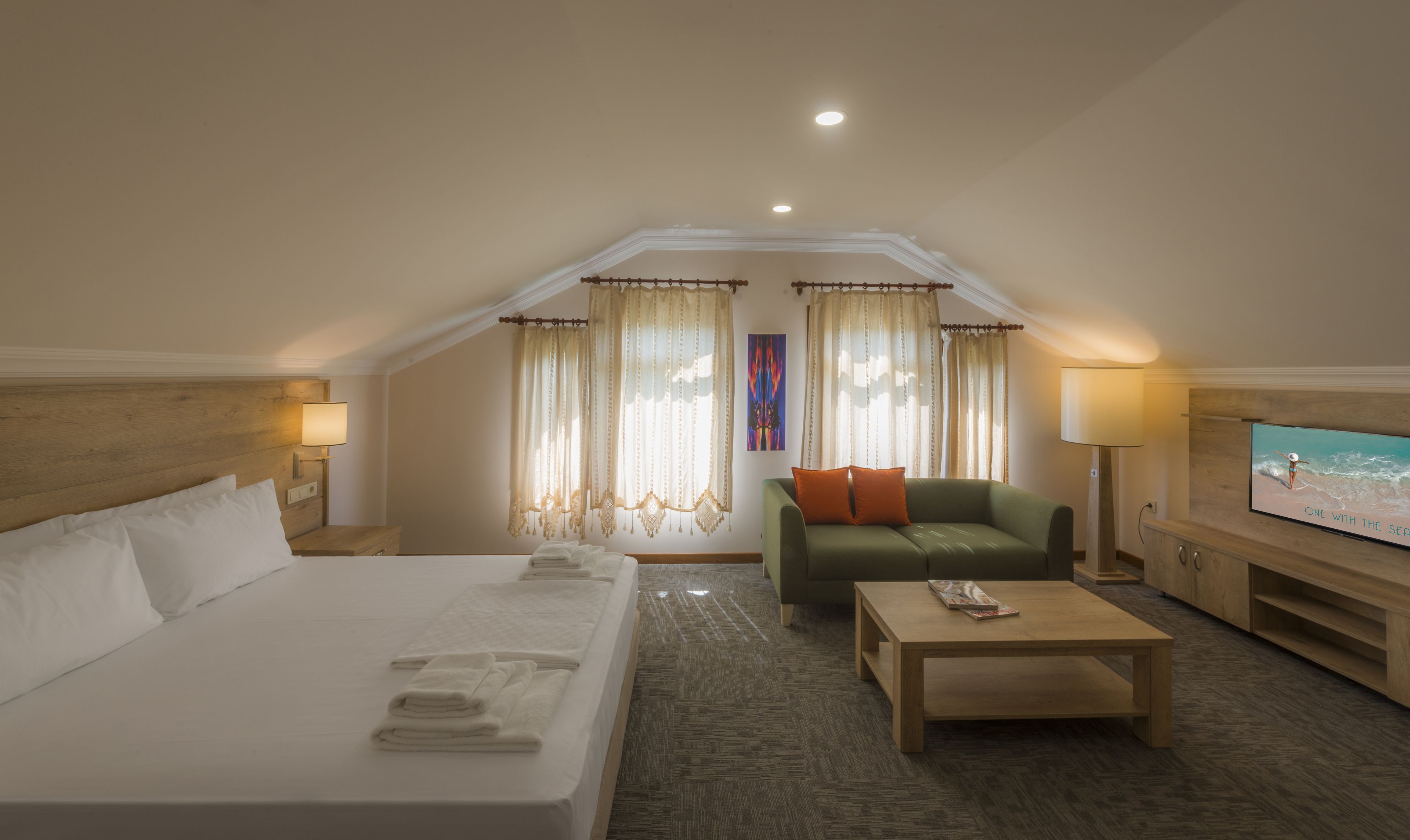 duplex suite | minibar, desk, free wifi, bed sheets