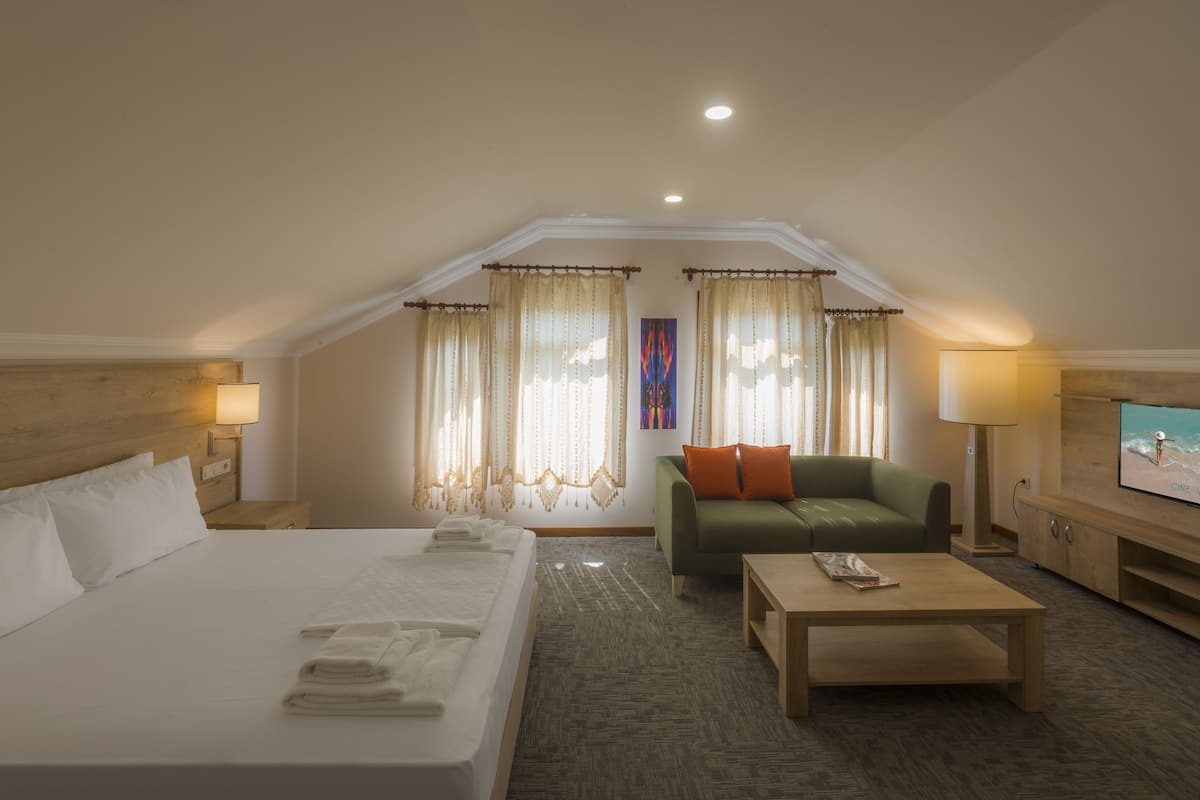 duplex suite | minibar, desk, free wifi, bed sheets