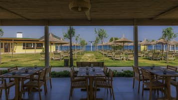 2 restaurants, spécialités Cuisine internationale