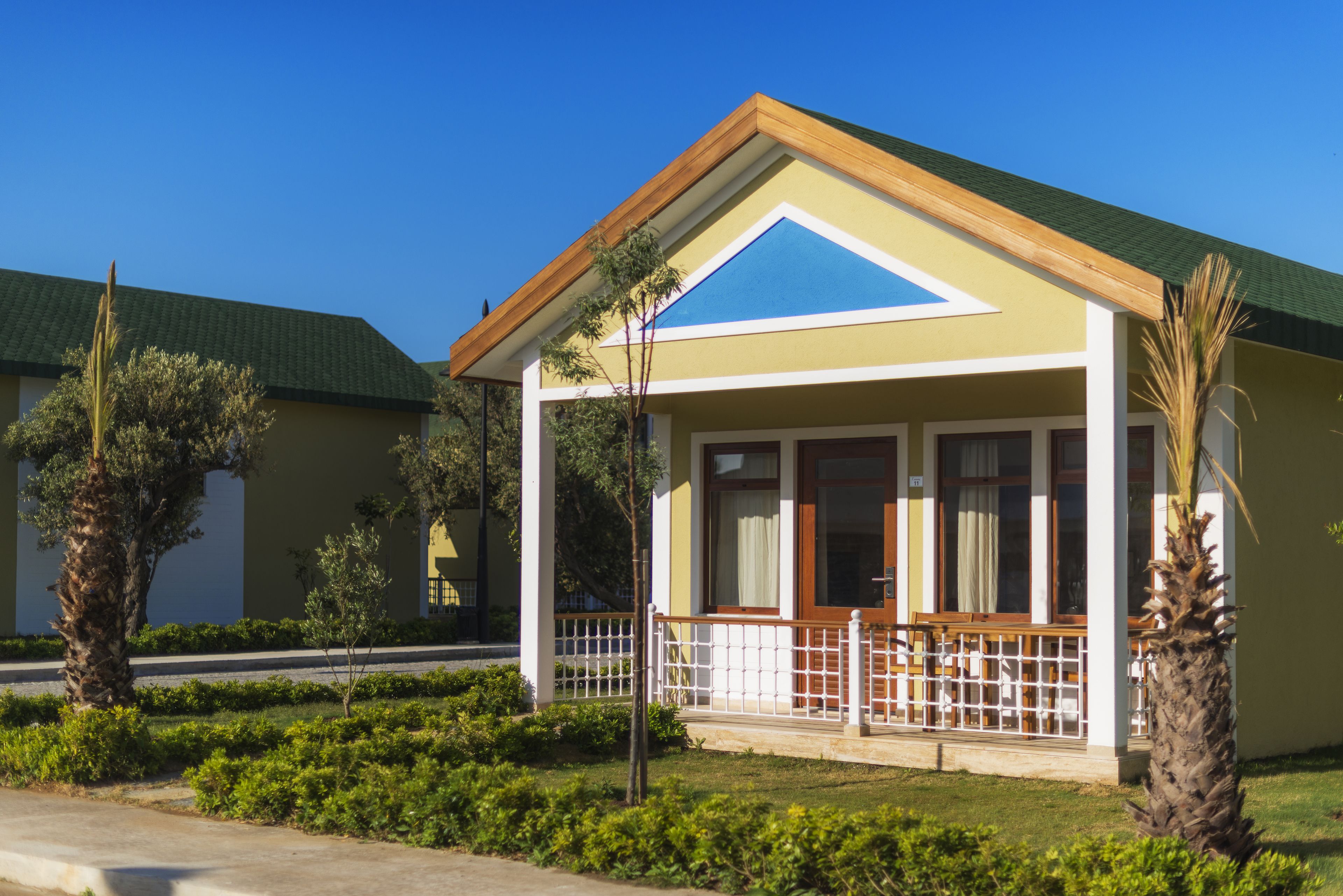 deluxe room | minibar, desk, free wifi, bed sheets