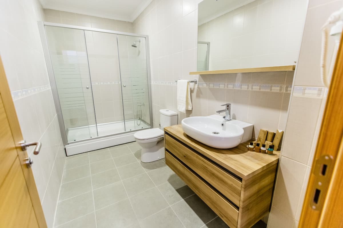 minibar, desk, free wifi, bed sheets