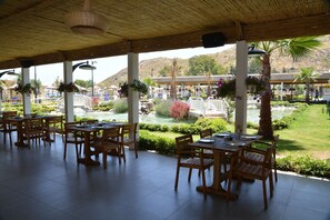 2 Restaurants, Frühstück, Mittagessen, Abendessen, internationale Küche