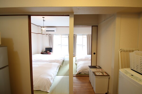 Free WiFi - AMP FLAT Ekiminami C (Fukuoka)